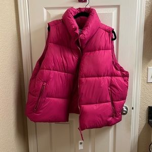 Old Navy water resistant quilted puffer vest. Never been worn, tag still on. 3X